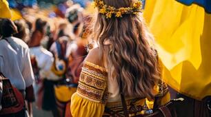 Презентація. Музичні конкурси, кінофестивалі, фольклорні обряди.