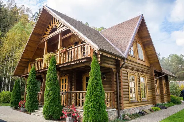 Красивий Традиційний Дерев Яний Будинок Литві — стокове фото