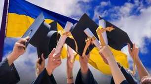 Виступ класного керівника на святі Останнього дзвоника 2025