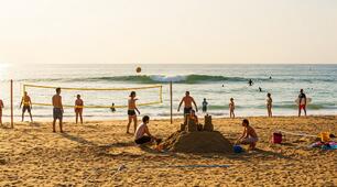 Listening. The beach (beach sport activities)