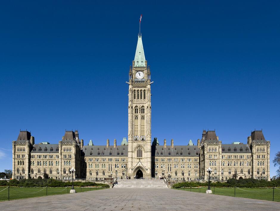 Файл:Centre Block - Parliament Hill.jpg — Вікіпедія