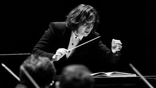 How Does a Conductor Work with a Pianist vs. a Singer? - New Haven Symphony Orchestra