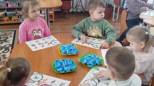 Мовленнєва пізнавально- розвиваюча діяльність :  «Зустріч птахів» Середня група:  «Золота рибка» Вихователь: Ушенко  І. М.