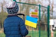 Менше половини підлітків воліють жити в Україні