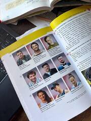 Фото топволонтерів з’явилися в підручнику з української мови