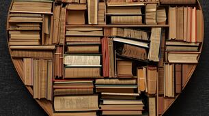 Серце з книг Оформлення