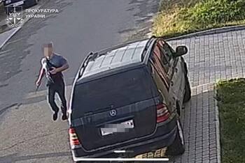 На зображенні може бути: 1 особа та автомобіль