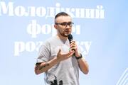Стерненко назвав «сюром» рішення підвищити зарплати освітянам