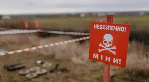Ознаки небезпечних територій. Позначення/маркування небезпечної території(«Небезпечно міни»). Правила поведінки під час: виявлення вибухонебезпечних предметів, якщо опинилися на замінованій території або стали свідком інциденту на мінному полі.