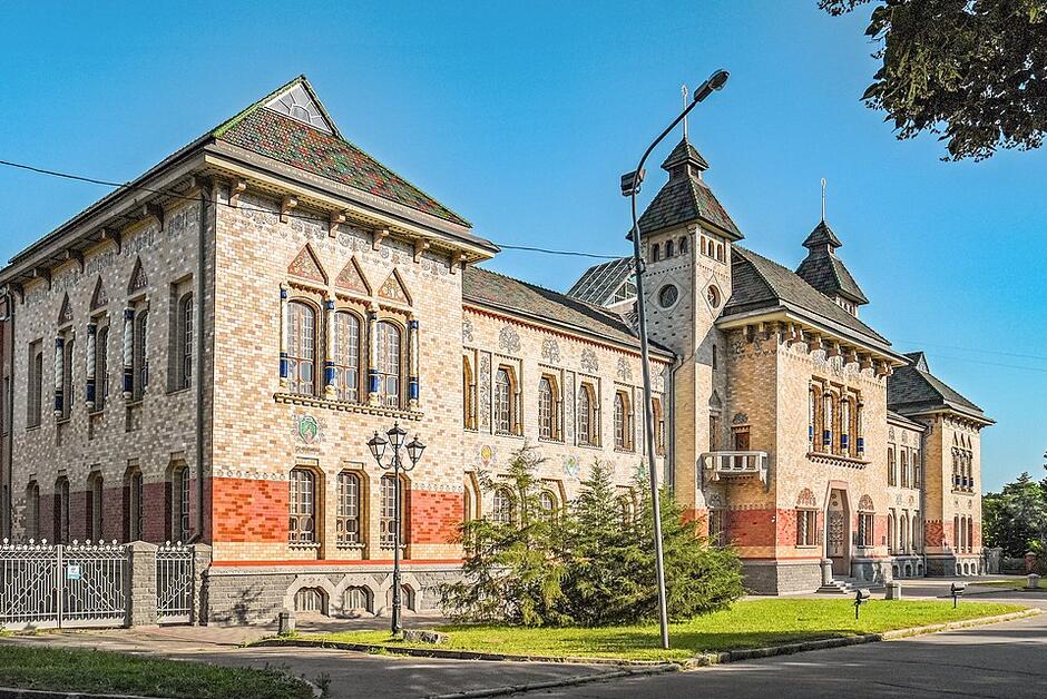 Файл:Будинок земства P1230868 пл. Конституції, 2.jpg