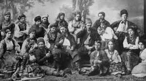 Заснування першого професійного українського театру.Театр корифеїв (1882). Українська мова на сцені. Репертуар театру. Реалізм і народність. Фольклорні мотиви, обряди, ігри на сцені (сватання, весілля, колядки, щедрівки та інші календарно-обрядові пісні).